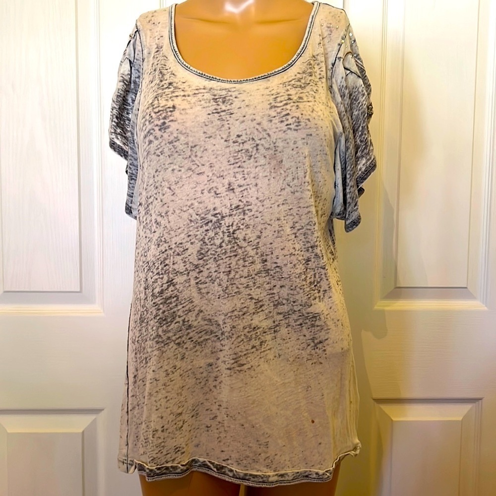 Cap sleeve long tee very sheer with crystal detail on sleeves sz M